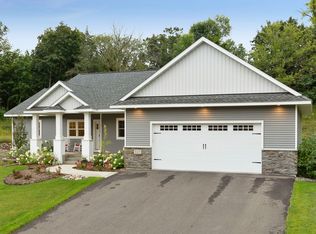 627 Knollwood Dr, Hudson, WI 54016