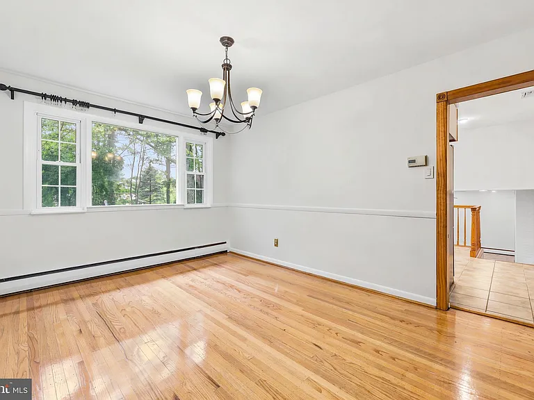 412 Yorkshire Rd — Photo 9