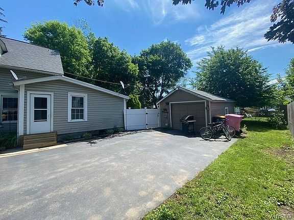 125 Chestnut St, Lockport, NY 14094 | MLS #B1344337 | Zillow