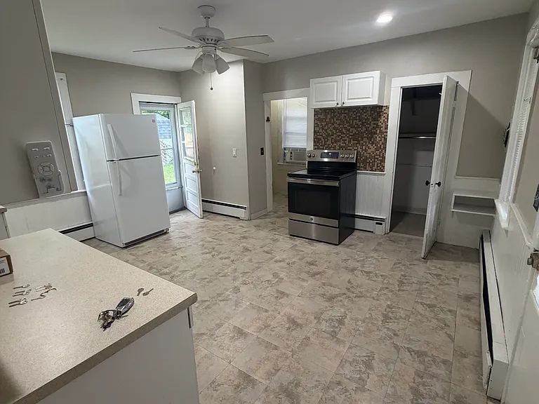 61 Vernon Ave #4 — Photo 12