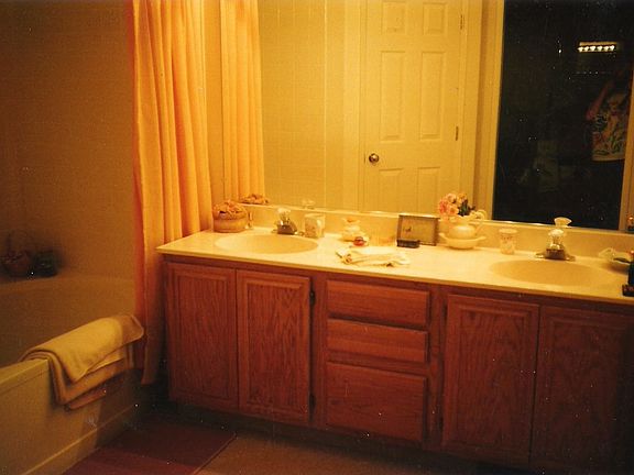 Master Bath w Big Oval Tub