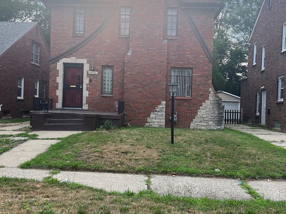 1st image of 16581 Mark Twain St