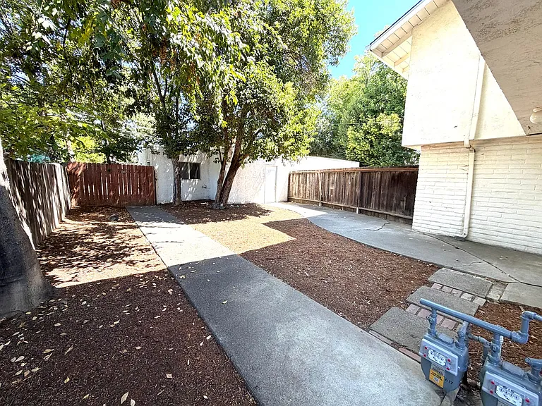 615 11th St — Photo 38