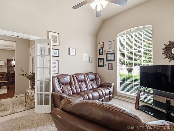 4th image of 4103 W Roanoke Pl