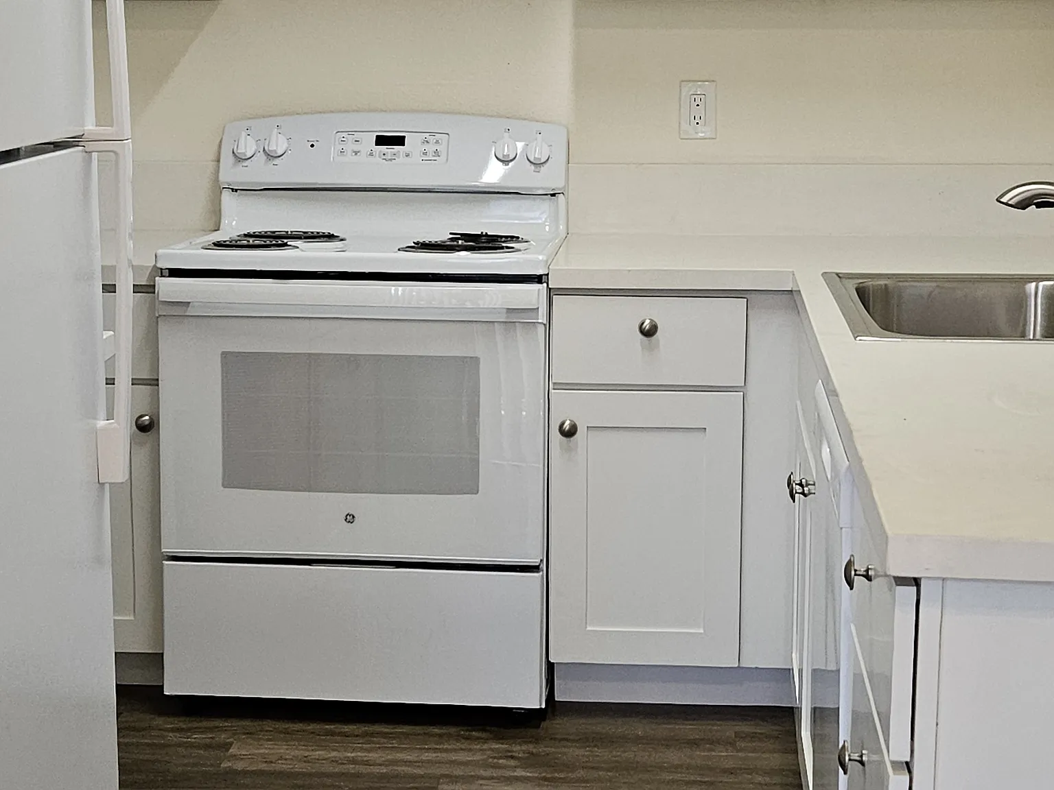 Sunshine Gardens Apartments — Photo 2