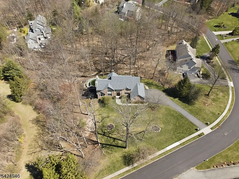 11 Rosewood Ln — Photo 4