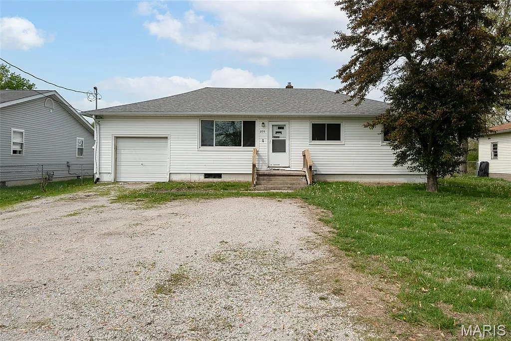 209 Sterling Dr photo 1