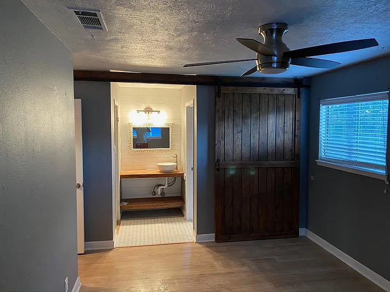 1013 Nile St — Photo 13