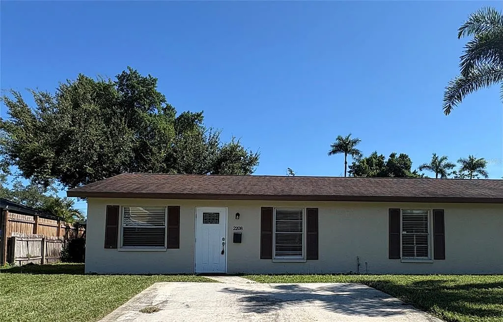3 bed, 2.0 bath, 1090 sqft, $1,695 — Photo 1