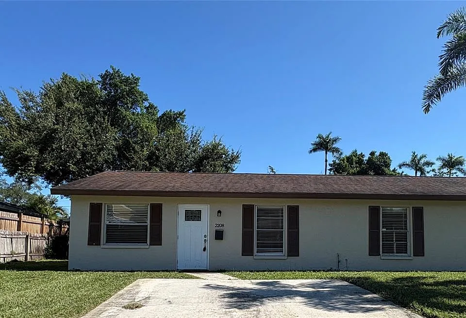 2208 16th Ave W
