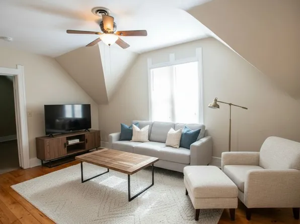 Upper East Side 2BR Flats Near Riverside Park, 2573 N Bartlett Ave #2573A, Milwaukee, WI 53211
