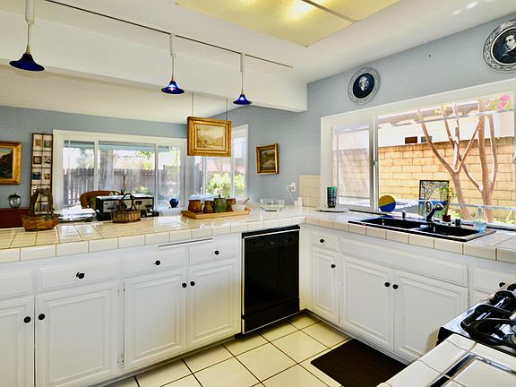 4th image of 3069 E Black Hills Ct