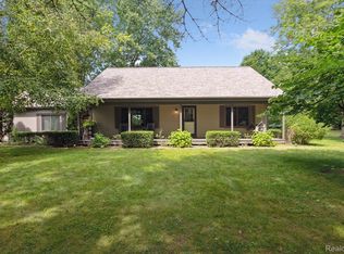 9963 Scholar Dr, Pinckney, MI