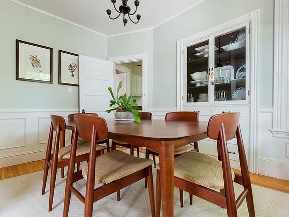 DINING ROOM OFF KITCHEN