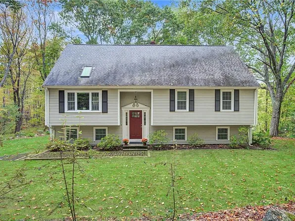 39 Cook Rd, Cumberland, RI 02864