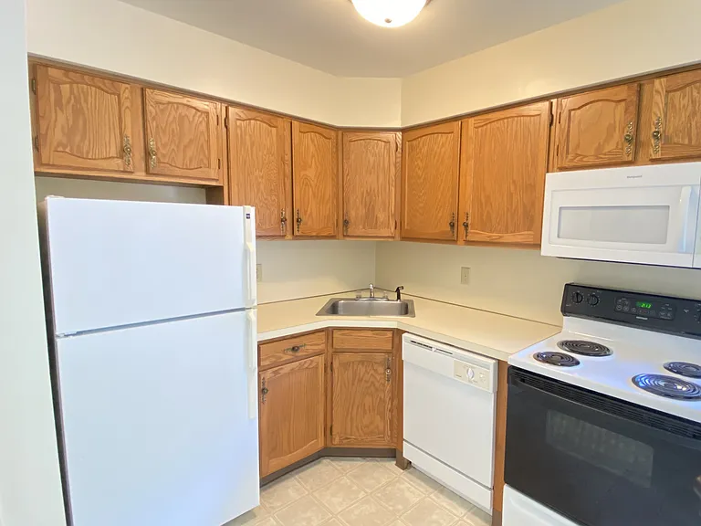 807 Rainbow Dr #4 — Photo 4