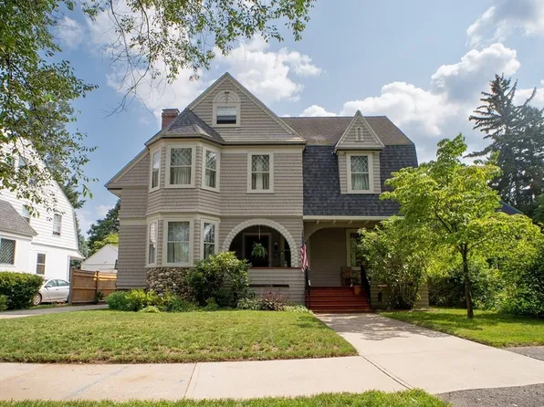 37 Pineywoods Ave, Springfield, MA 01108