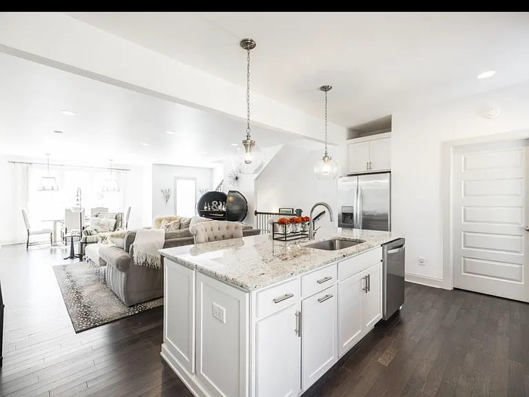 727 Douglas Ave — Photo 2