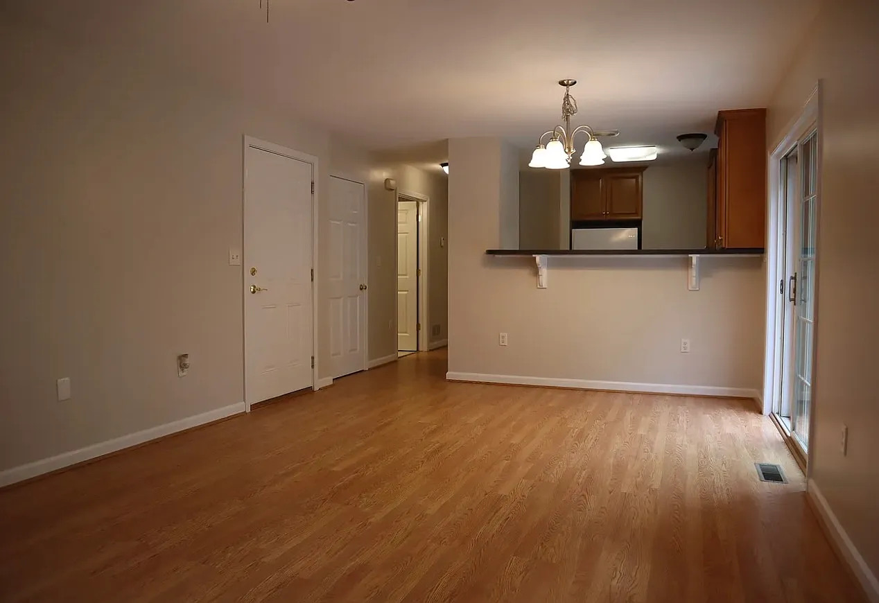 2 bed, 985 sqft, $2,000 — Photo 2