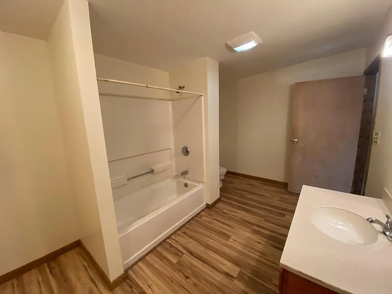 923 Churchill Ave — Photo 9