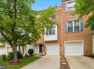 2449 Clover Field Cir, Herndon, VA 20171