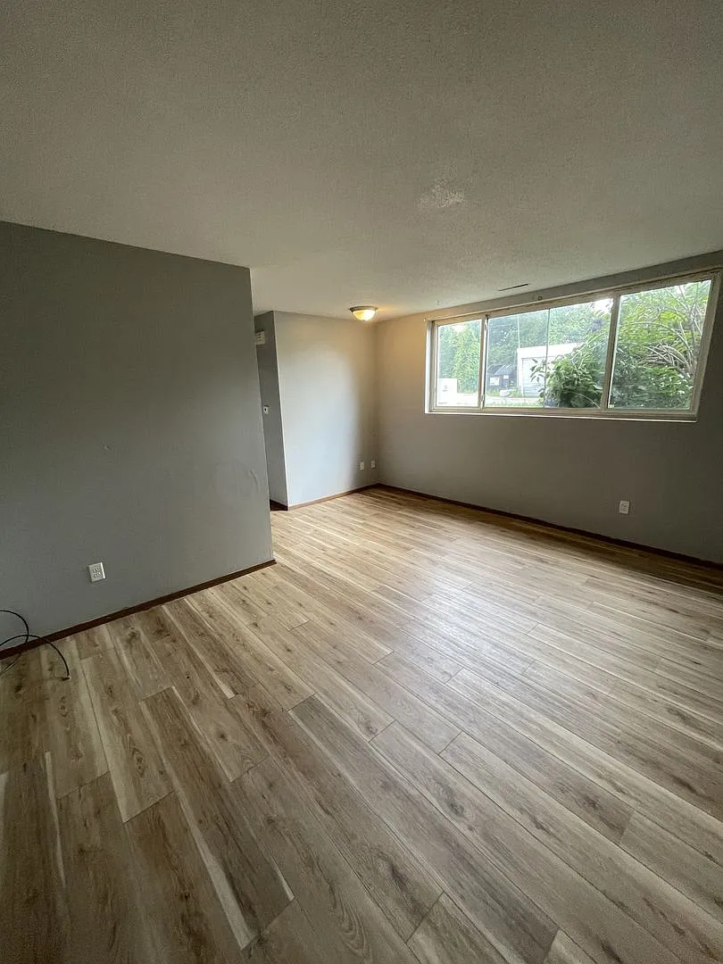 1133 Dixon Dr — Photo 1