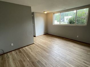 1133 Dixon Dr, Waterloo, IA 50701