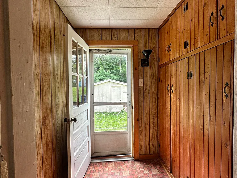 235 S Seminary St — Photo 33
