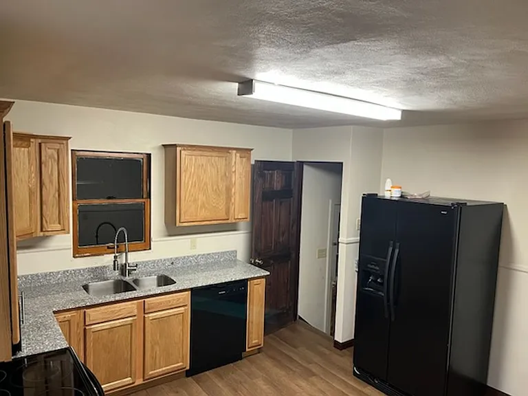 407 E Spencer St — Photo 6