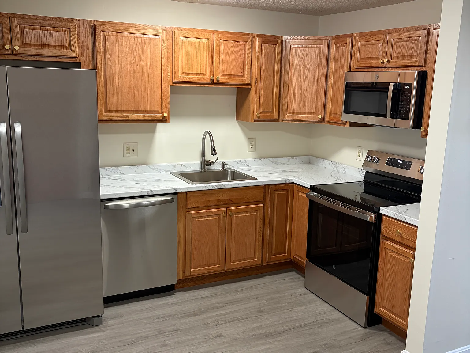 1 bed, 709 sqft, $1,700 — Photo 3