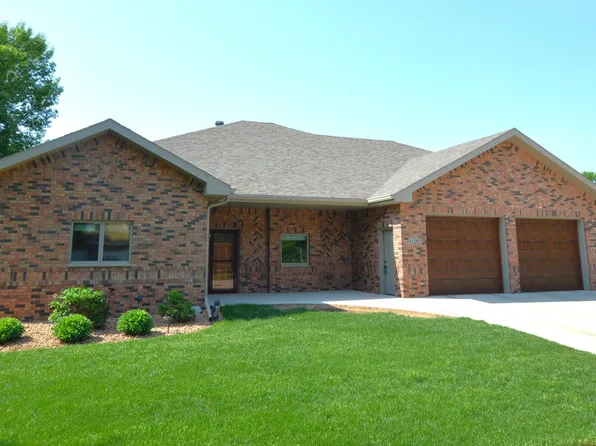 1128 18th Ave NE, Aberdeen, SD 57401