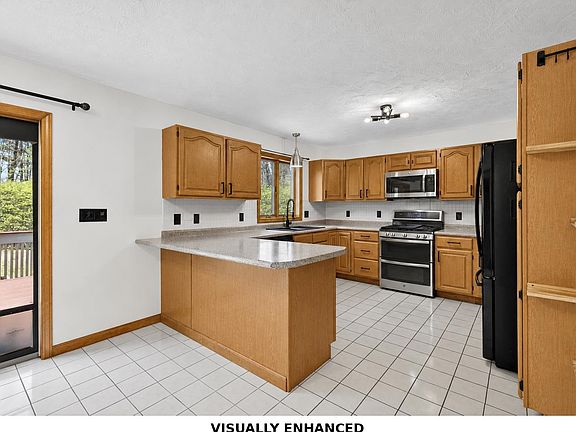 3rd image of 21 Emerald Drive
