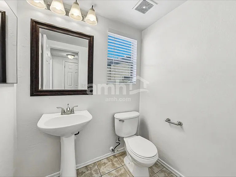 11353 W Buchanan St — Photo 8