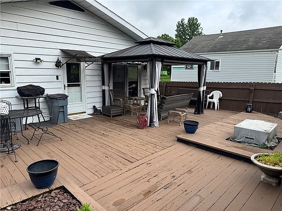 3rd image of 721 Lewis St