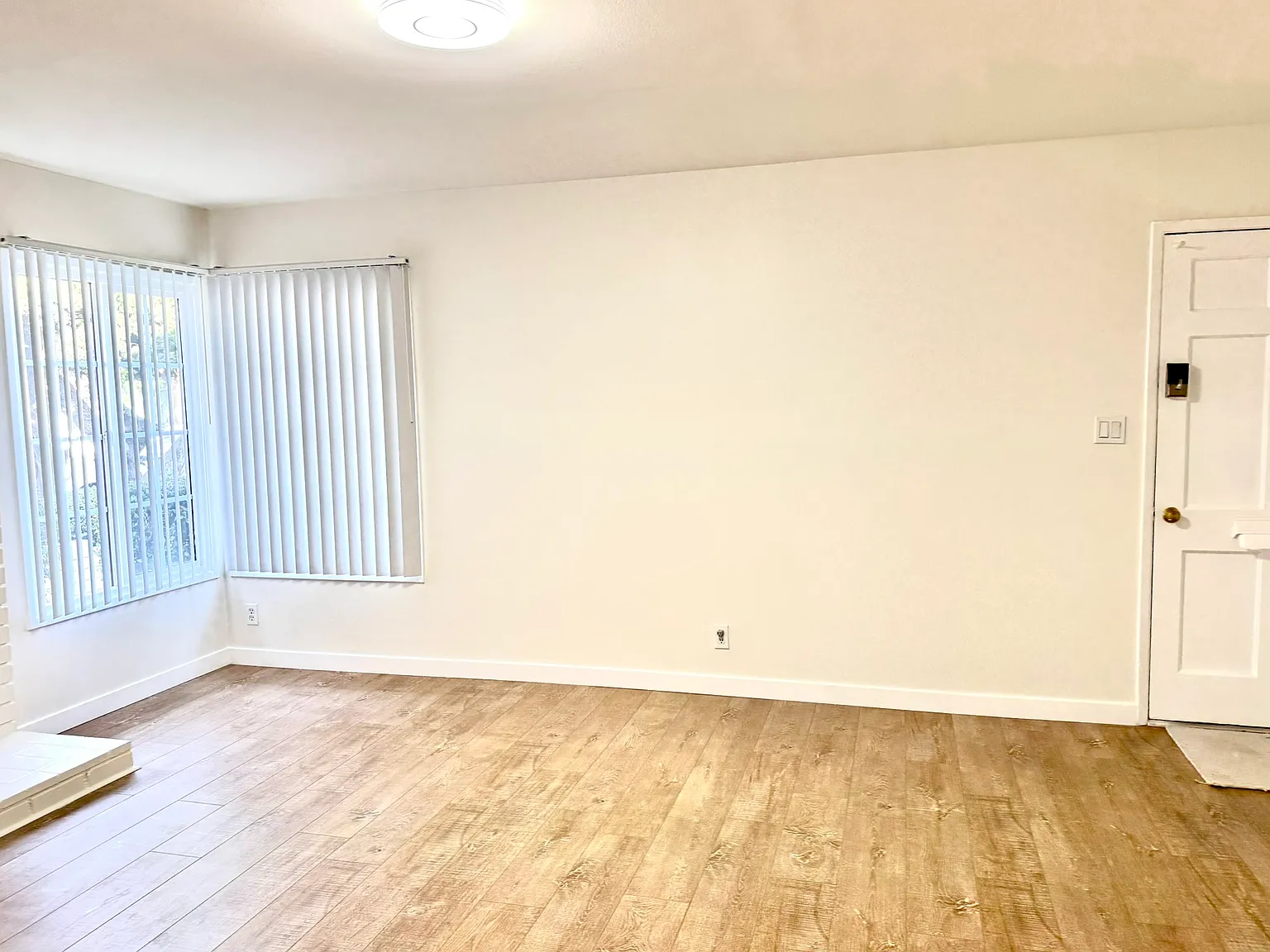 3 bed, 1212 sqft, $4,295 — Photo 2