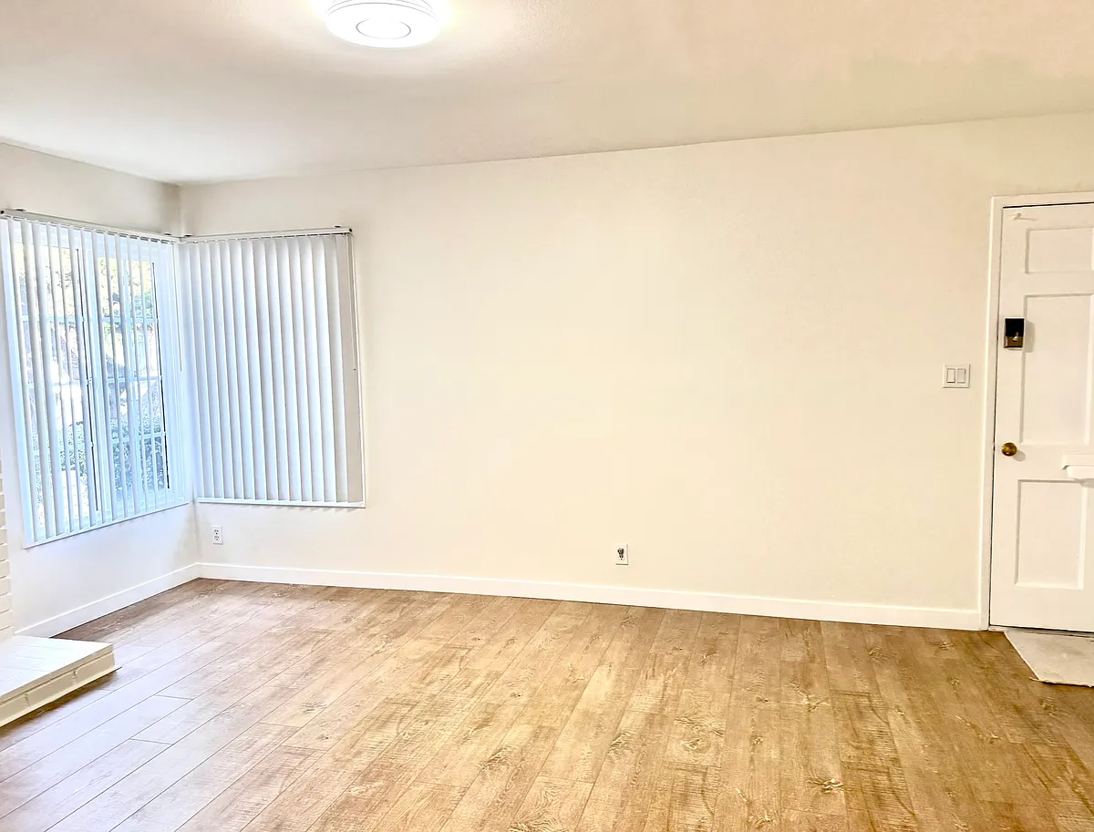 Building Photo - 1845 Anaheim Ave #12A