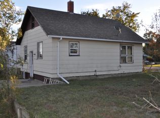 4 4th Ave W, Lemmon, SD 57638