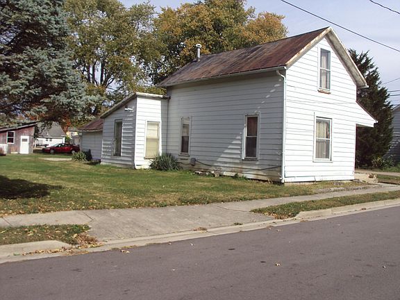 3rd image of 124 W Elm St