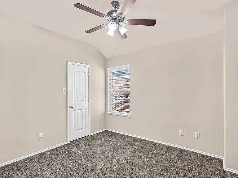 9813 Moccasin Creek Ln — Photo 17