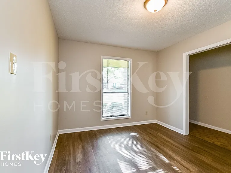 4399 Winterpark Dr — Photo 5