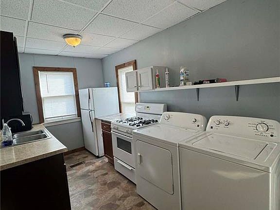 4th image of 1215 E 4th St