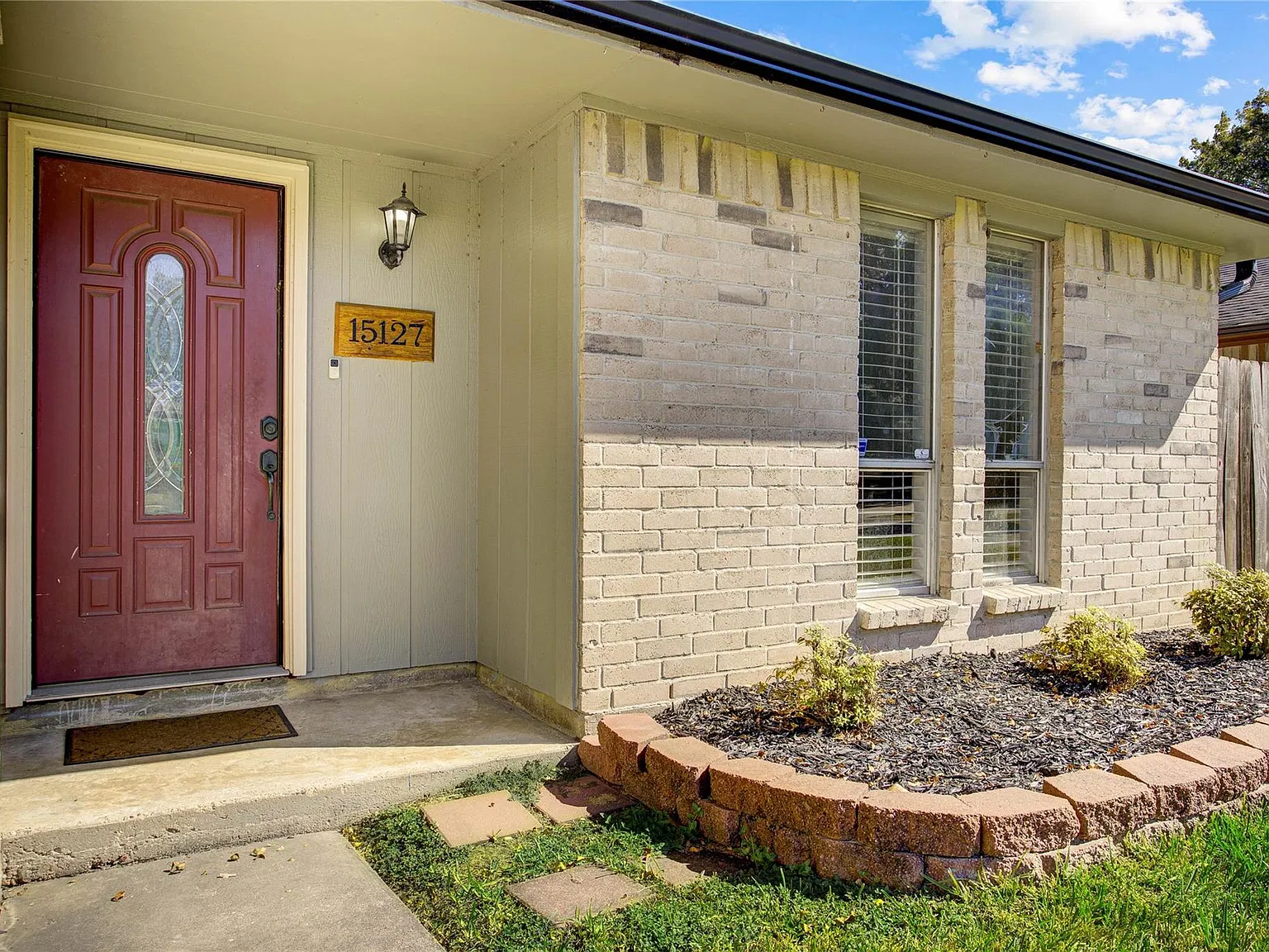 3 bed, 2.0 bath, 1282 sqft, $1,950 — Photo 3
