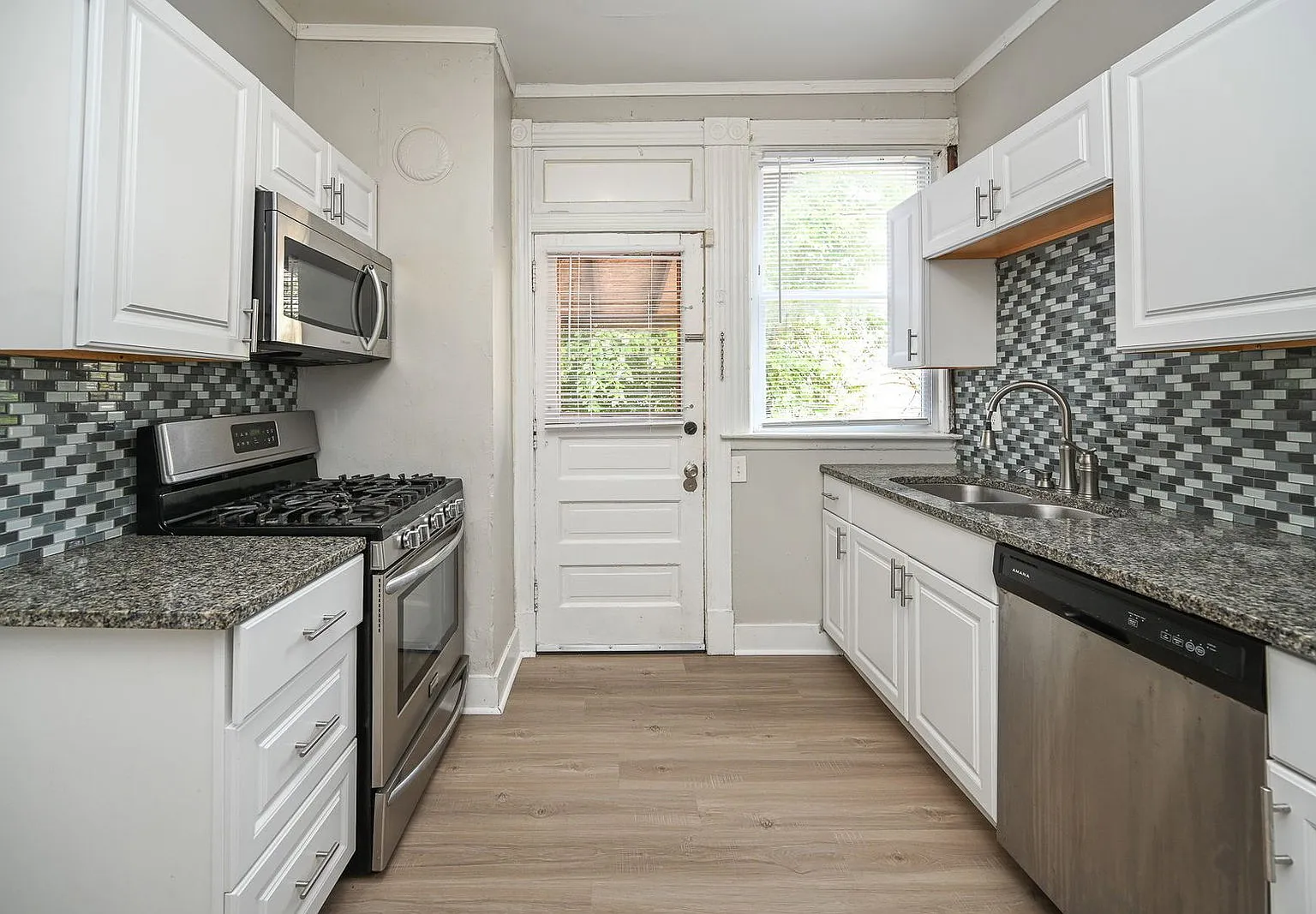 5 bed, 1.0 bath, $2,995 — Photo 1