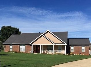 92 Spencer Way, Deatsville, AL 36022