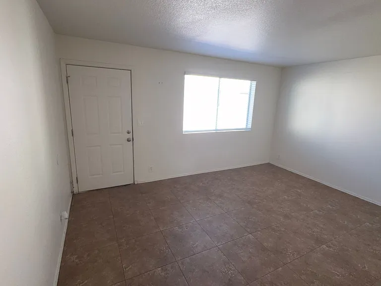 926 & 934 W 8th Pl — Photo 17