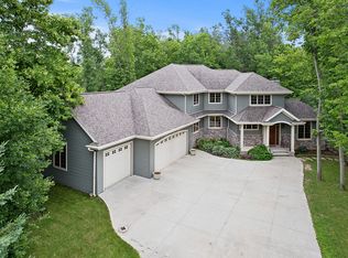 N8569 Winding Trail Dr, MENASHA, WI 54952