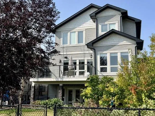 1233 Hillcrest Manor Est, Strathmore, AB T1P 1X1
