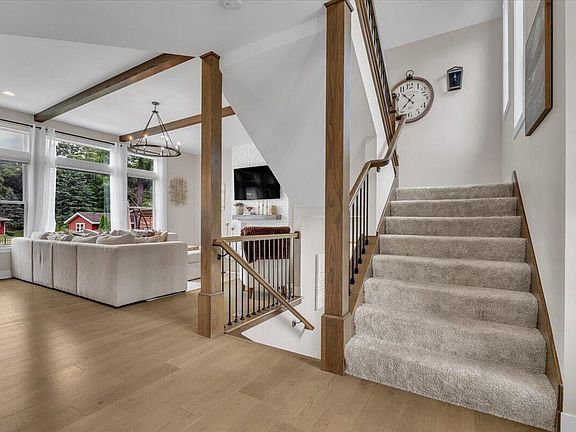 5th image of 2062 Louis Dr