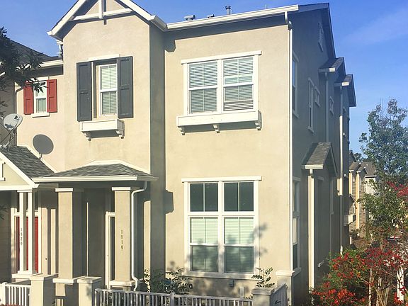 2nd image of 1810 Summer Ln