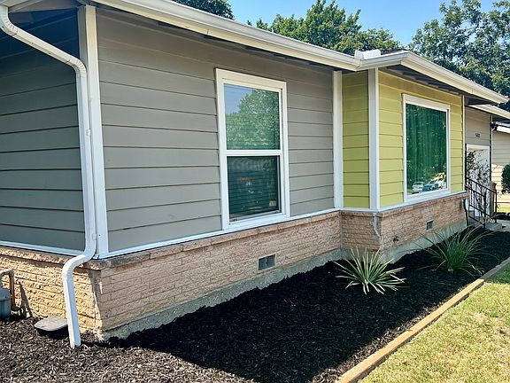 Exterior Front Left Side